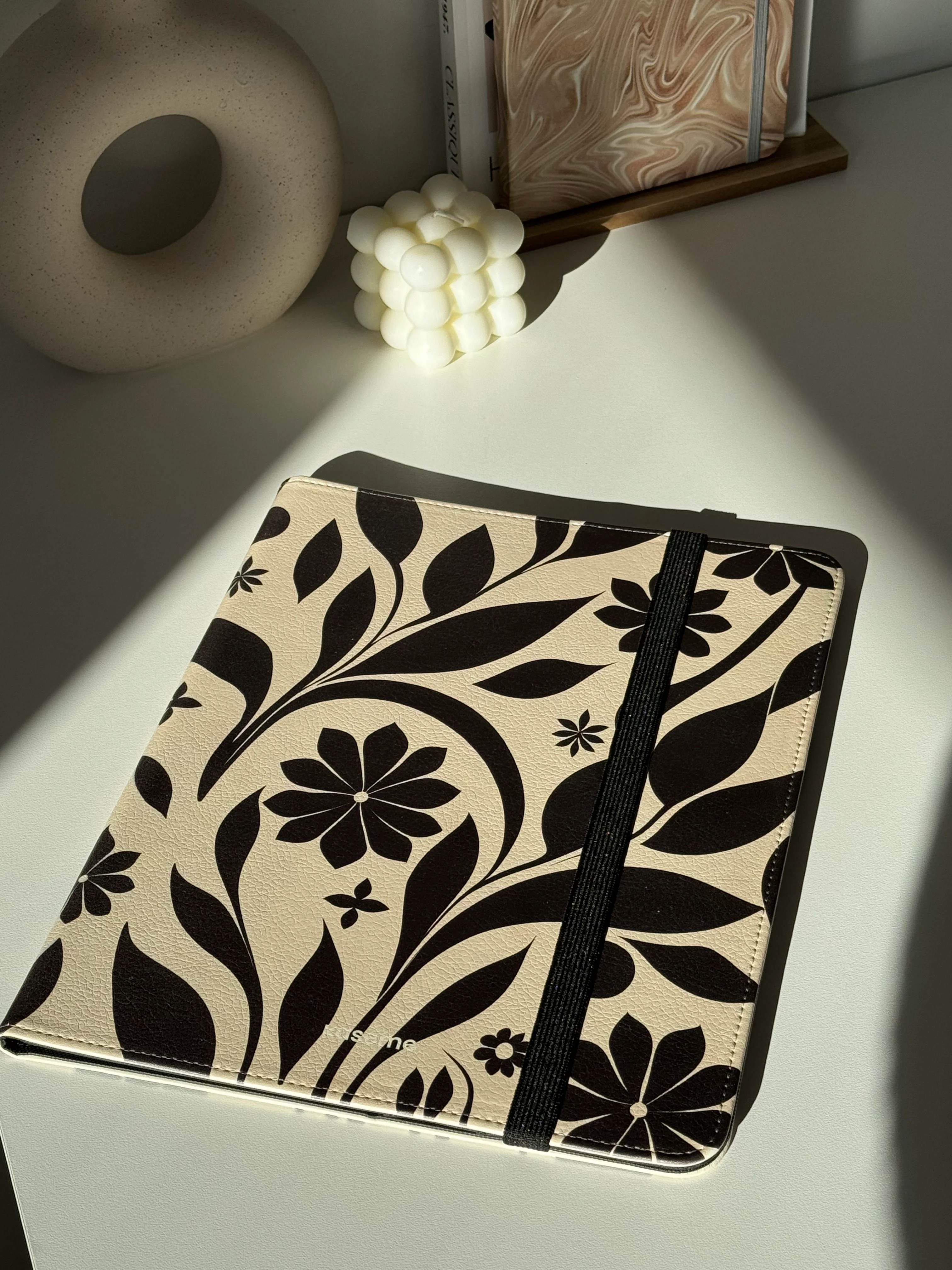 Delicate iPad Folio - Image 4